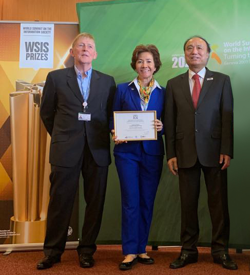 Houlin Zhao, ITU Secretary General (middle), awards Connected Women as Champion for e- Employment at Place des Nations. Receiving the recognition are Michael Yaxley, Executive Chairman(far left), and Ruth Yu-Owen(far right), Co-Founder of Connected Women